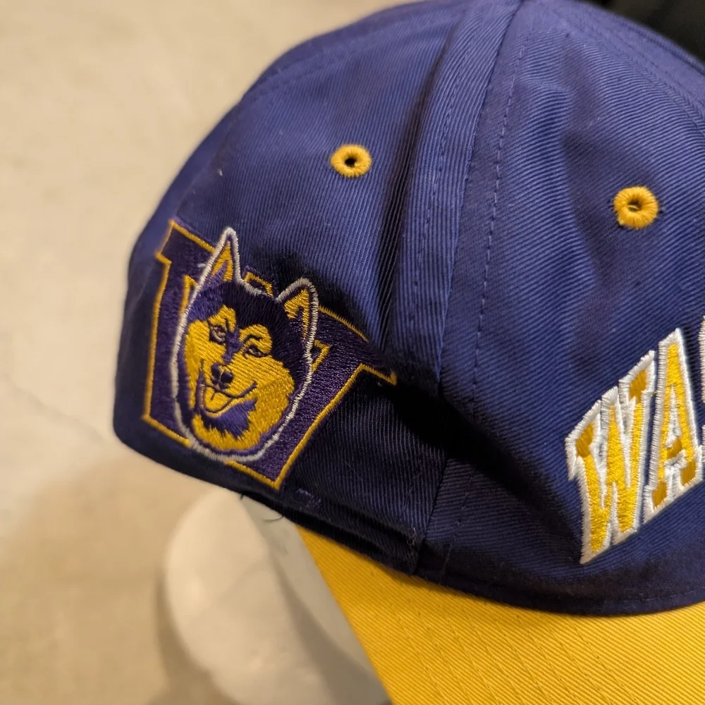 VTG 90s Washington Huskies Snap Back Hat Competitor OSFA